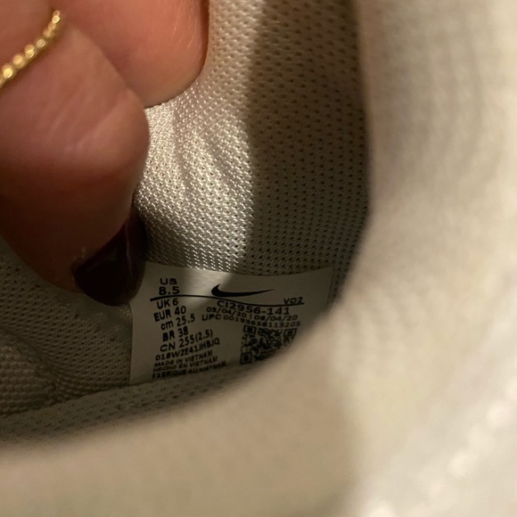 Nikes worn once - Picture 3 of 3